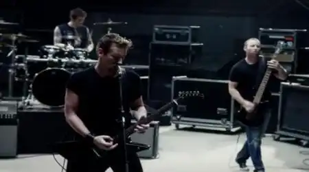 скачать клип Nickelback - This Means War
