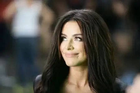 скачать клип Ани Лорак - Зажигай сердце