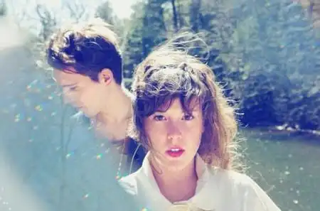 скачать клип Purity Ring - Lofticries