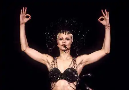 Madonna - Vogue - Live