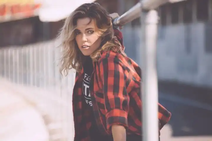 скачать клип Rachel Platten - 1,000 Ships