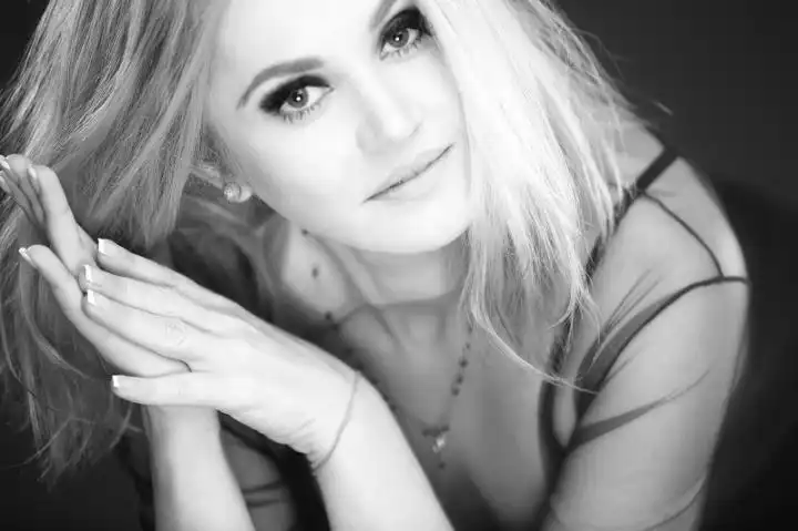 скачать клип Наталия Бучинская - Все сначала