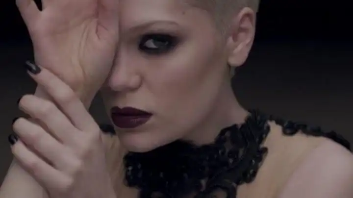Jessie J - Thunder
