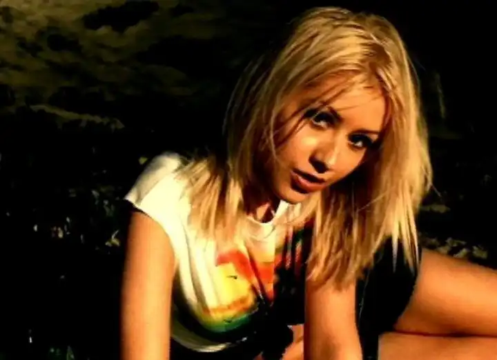 скачать клип Christina Aguilera - Genie In a Bottle