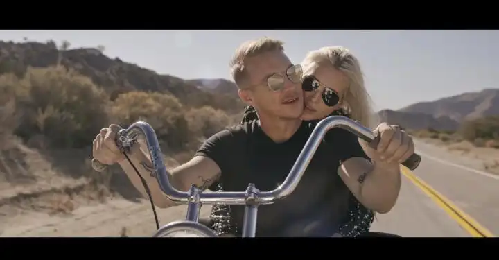 скачать клип Major Lazer feat. Wild Belle - Be Together