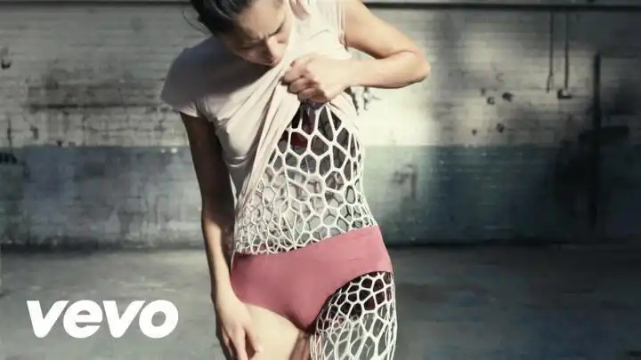 скачать клип The Chemical Brothers - Wide Open ft. Beck