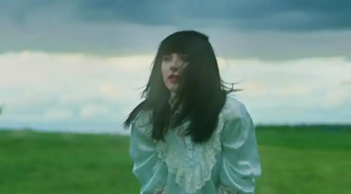 Sleigh Bells - End Of The Line