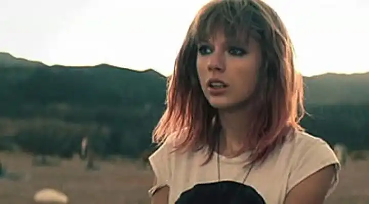 скачать клип Taylor Swift - I Knew You Were Trouble