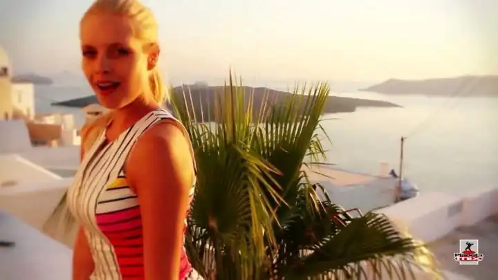 скачать клип Alexandra Shine - Play That Game