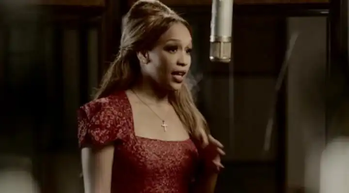 скачать клип Rebecca Ferguson - Backtrack