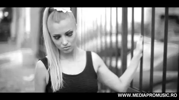 скачать клип Lora - Fara El