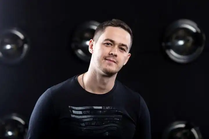 Михаил Дробинин - Никто