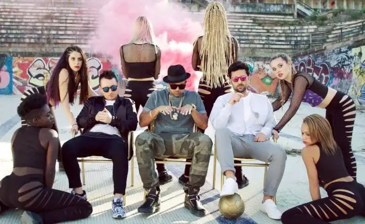 скачать клип Sak Noel and Salvi ft. Sean Paul - Trumpets