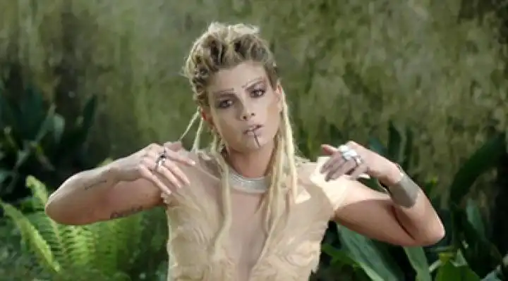 скачать клип Emma - Il Paradiso Non Esiste