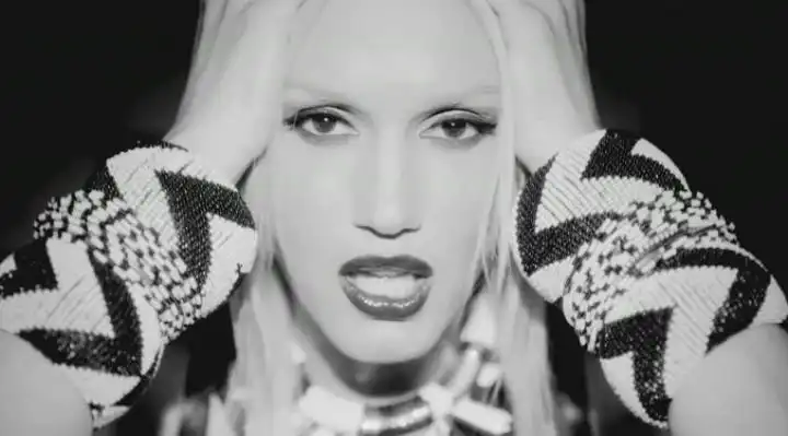 скачать клип No Doubt ft. Busy Signal, Major Lazer - Push And Shove