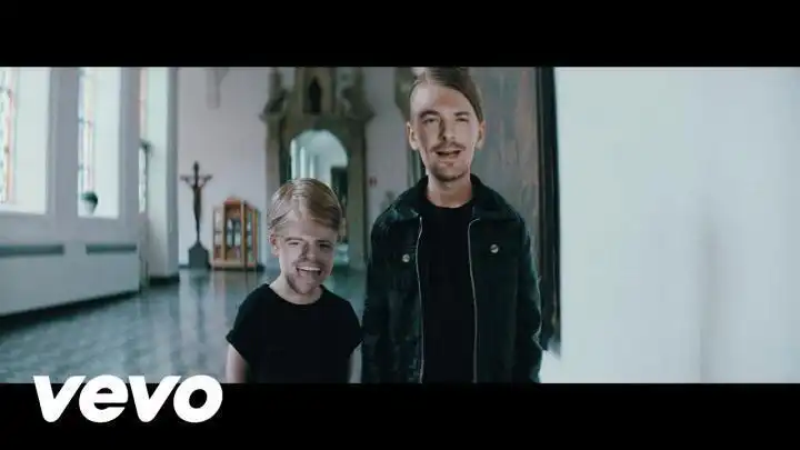 скачать клип Axwell and Ingrosso - Thinking About You