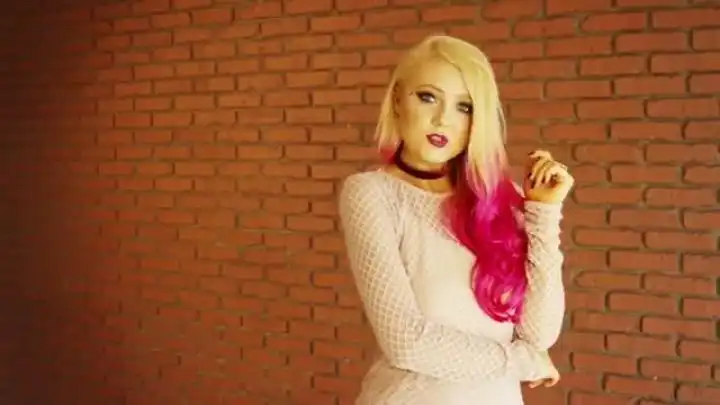 скачать клип Alexi Blue - I Do Not Wanna Wait