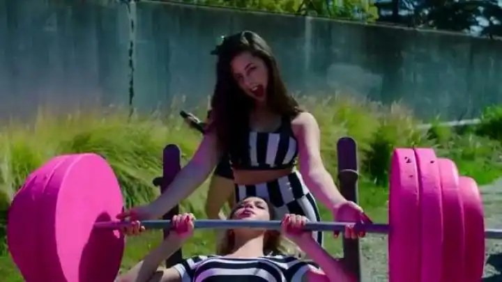 скачать клип Jordyn Jones - BRUH!