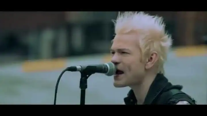 скачать клип Sum 41 - Fake My Own Death
