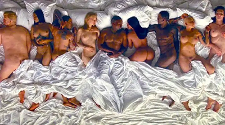 скачать клип Kanye West - Famous