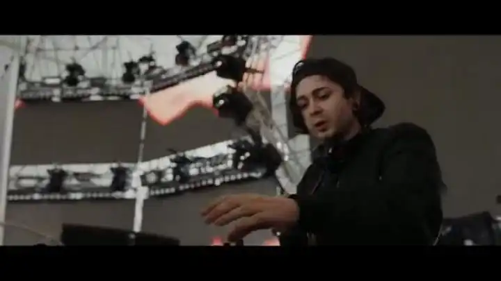 скачать клип Becko - Lions And Wolves