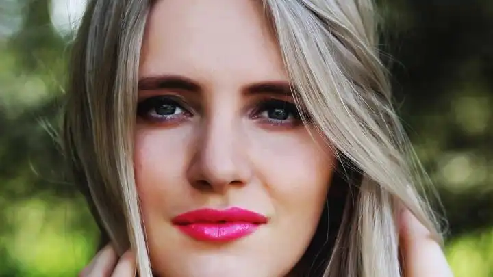 скачать клип Арина Войт - Сладкая Вата