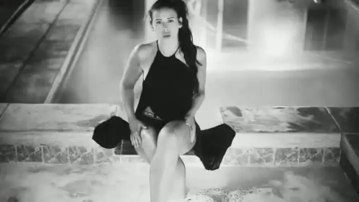 скачать клип SAARA - California