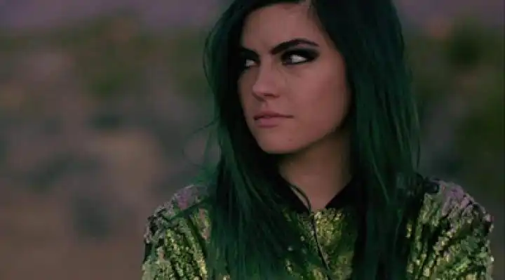 скачать клип Phoebe Ryan ft. Kid Ink - Dollar Bill