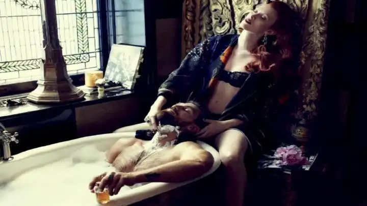 скачать клип SYNAPSON ft. Tessa B - Blade Down