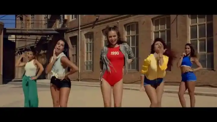 скачать клип Ana Mena - Loco Como Yo