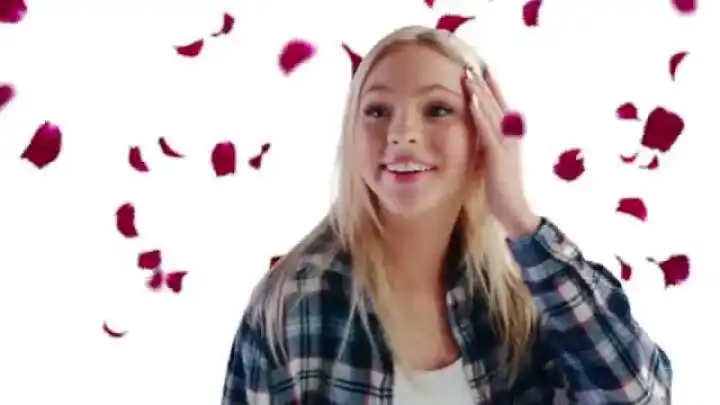 скачать клип New District - Closer