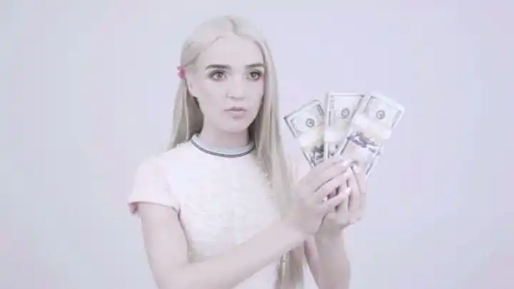 скачать клип That Poppy - Money