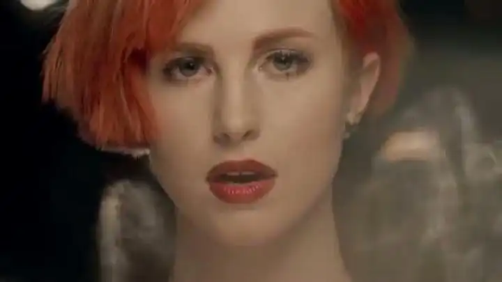 скачать клип Zedd ft. Hayley Williams - Stay The Night