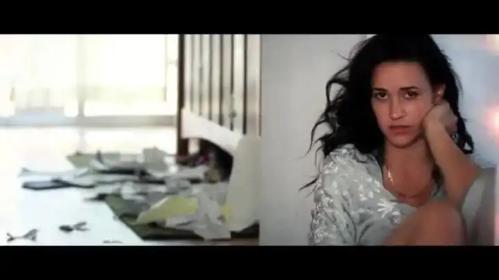 скачать клип Kat Dahlia - Voices In My Head