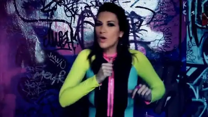 скачать клип Laura Pausini - Las Cosas Que No Me Espero