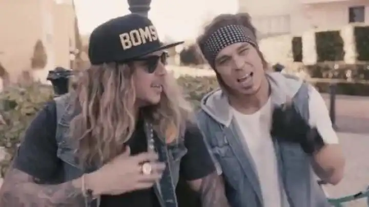 скачать клип Bombs Away - Sneak Out