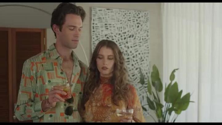 L D R U ft. Savoi - Next To You