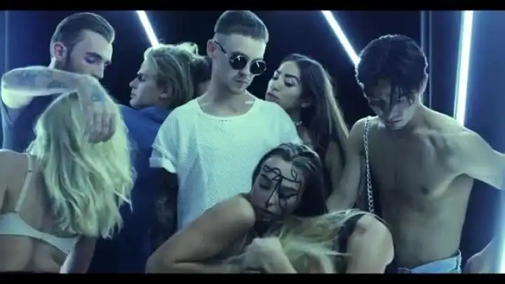 скачать клип Артем Пивоваров - На Глубине