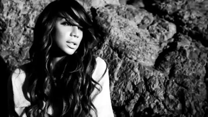 скачать клип Tamar Braxton - Love And War