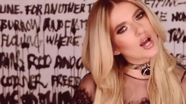 скачать клип Lidia Buble feat. Matteo - Mi-e bine