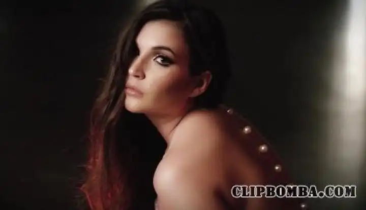 скачать клип Саша Жемчугова ft. Джиган - Долетай