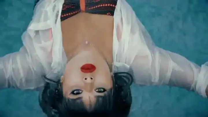 скачать клип Alena Grand - Знай