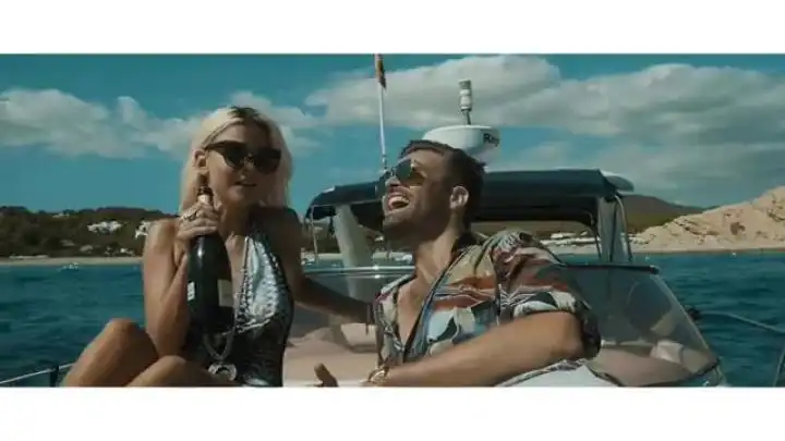 скачать клип Son Of 8 and Phats and Small - With Every Heartbeat