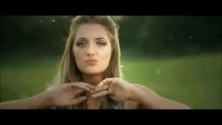 скачать клип Alice Olivia - Shot You Down