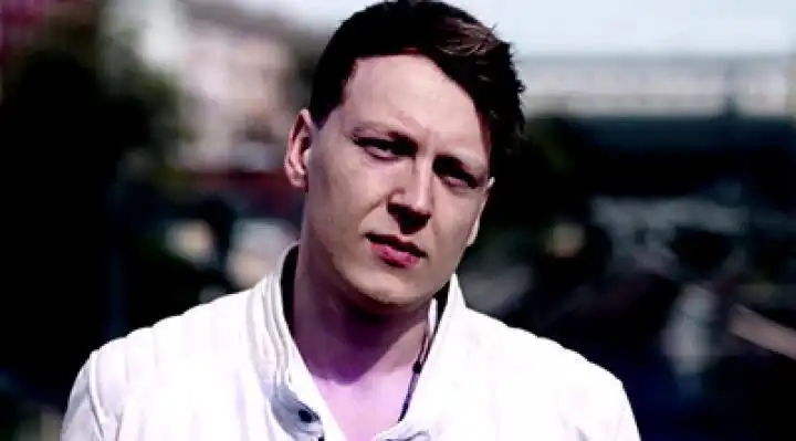 Run Liberty Run - Hold On