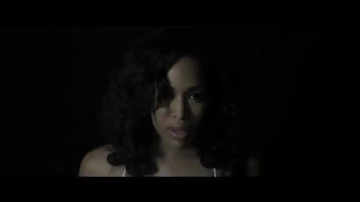 скачать клип Shvona Lavette - Brand New