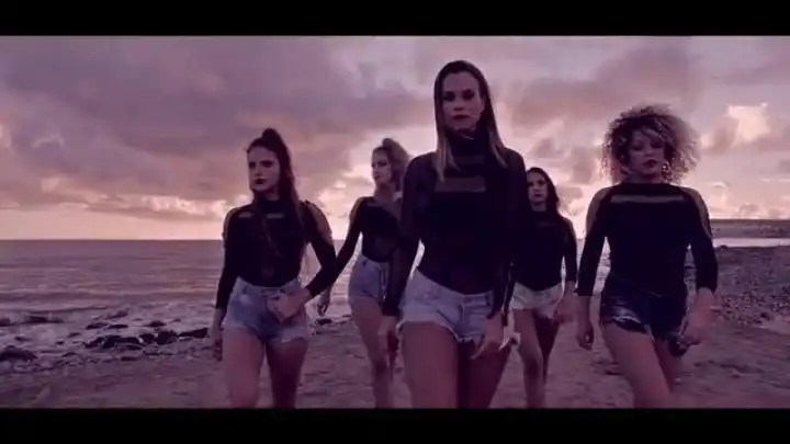 скачать клип Jia Miles - Get Me