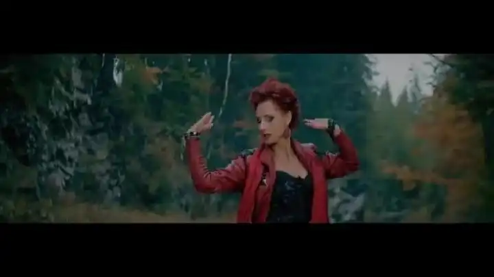 скачать клип Даша Парус - Листья на ветру