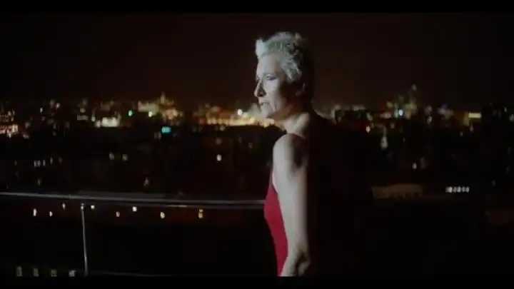 скачать клип Би-2 - Птица на подоконнике