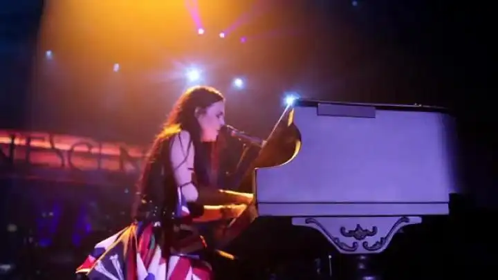 скачать клип Evanescence - Lost In Paradise